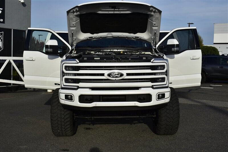Used 2025 Ford F350 Platinum w/ FX4 Off-Road Package image 35