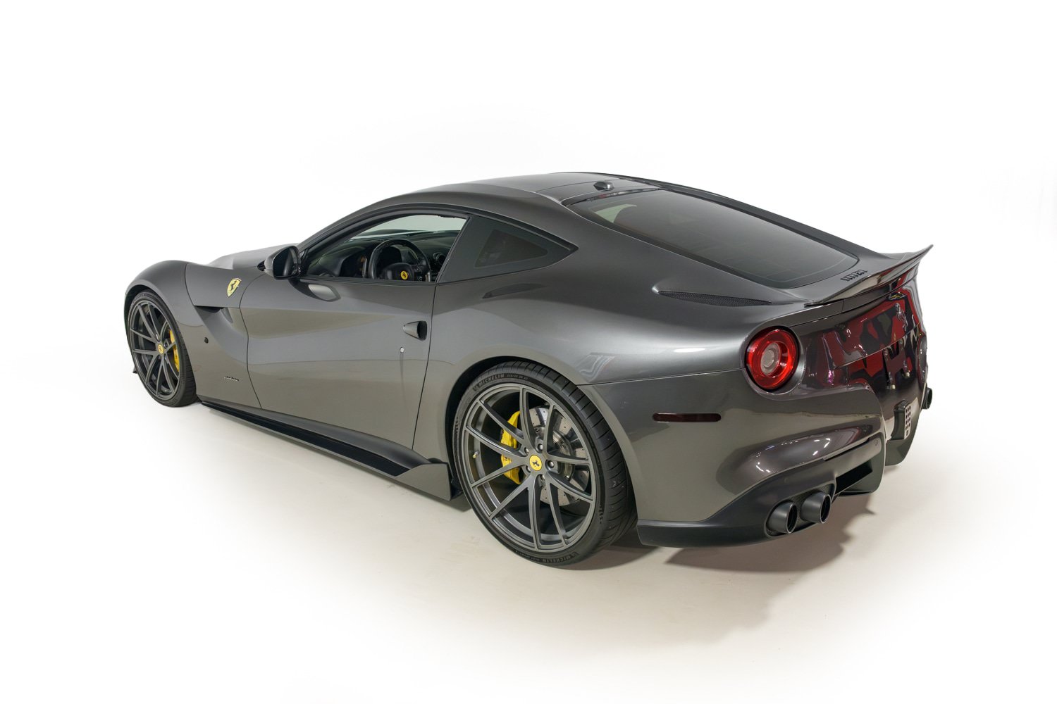 Used 2016 Ferrari F12 Berlinetta RWD image 3