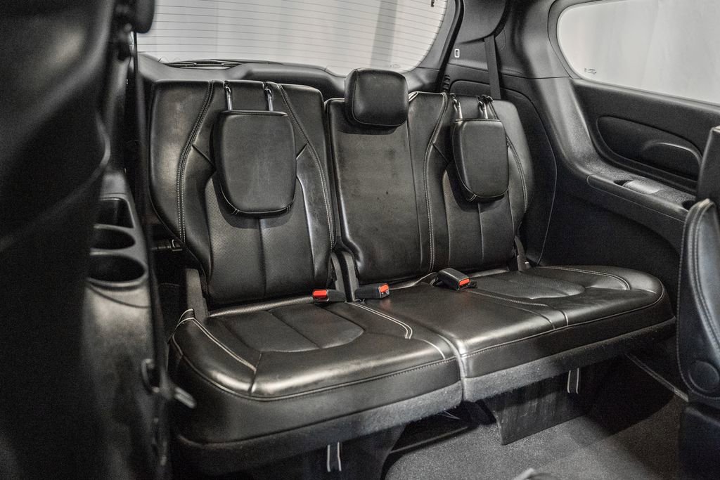 Used 2025 Chrysler Pacifica Select image 37