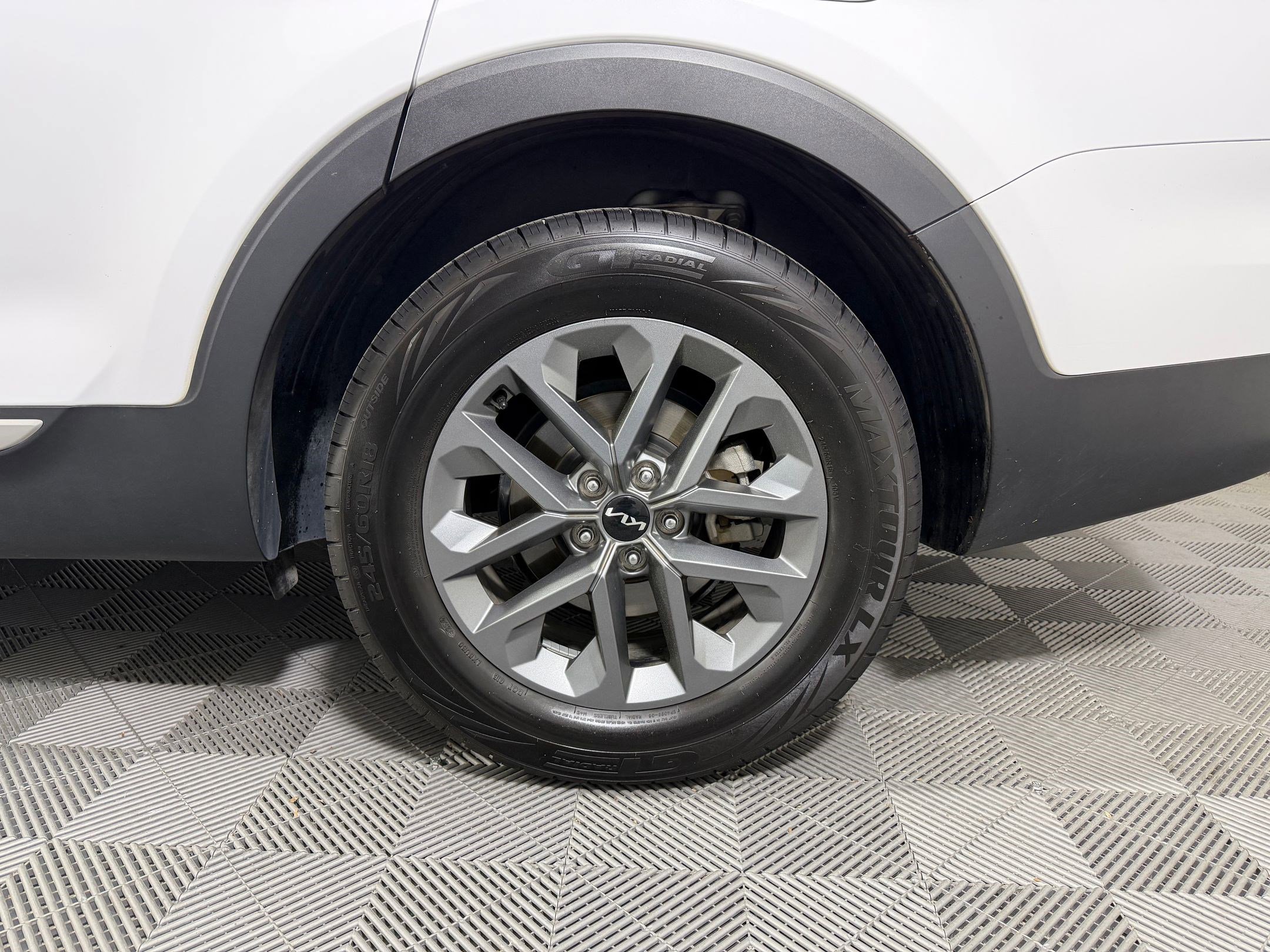 Used 2024 Kia Telluride LX image 16