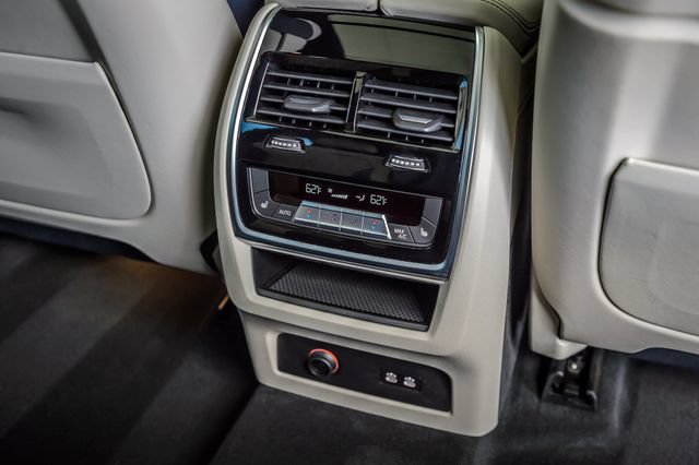 Used 2020 BMW X7 xDrive40i w/ M Sport Package AWD/4WD image 47