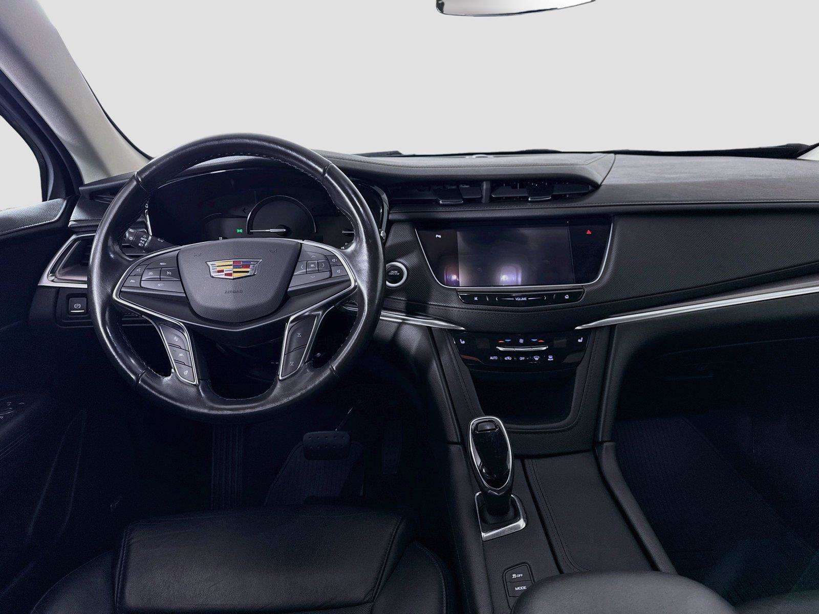Used 2019 Cadillac XT5 Luxury w/ Advanced Security Package AWD/4WD image 2
