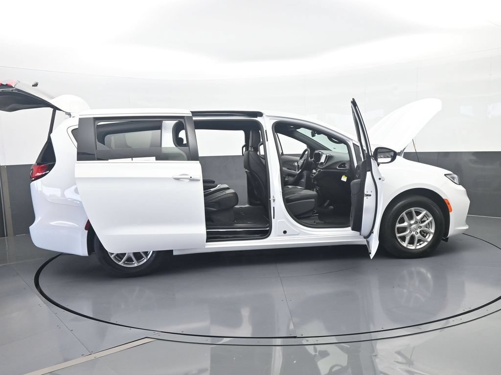 Used 2025 Chrysler Pacifica Select FWD image 67