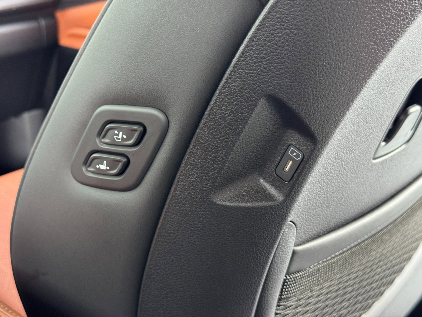 Used 2025 Kia Carnival EX FWD image 38