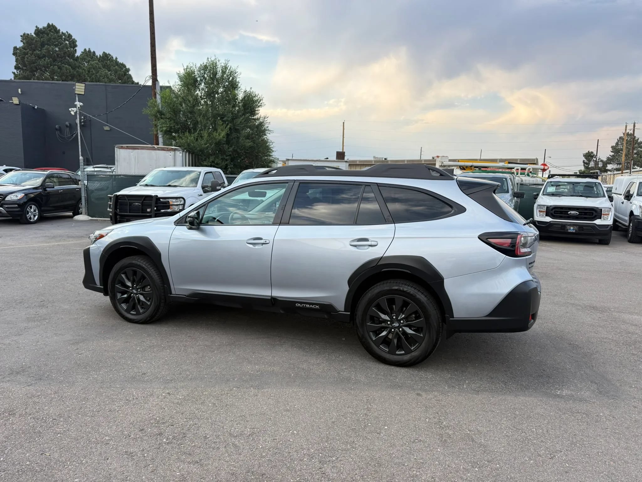 Used 2023 Subaru Outback Onyx Edition AWD/4WD image 2