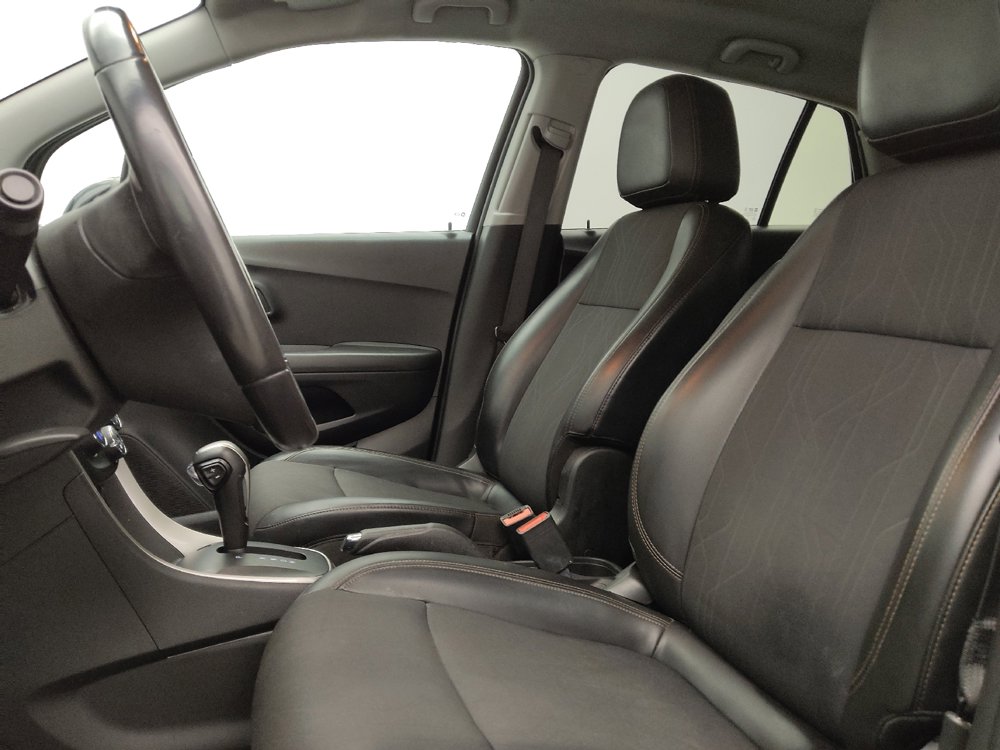 Used 2020 Chevrolet Trax LT w/ LT Convenience Package image 17