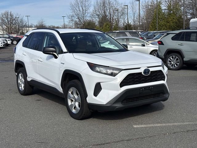 Used 2021 Toyota RAV4 LE image 1