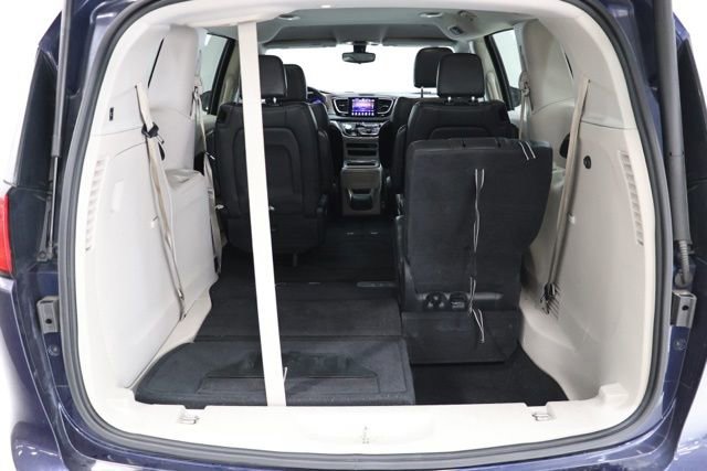 Used 2017 Chrysler Pacifica Touring-L FWD image 35