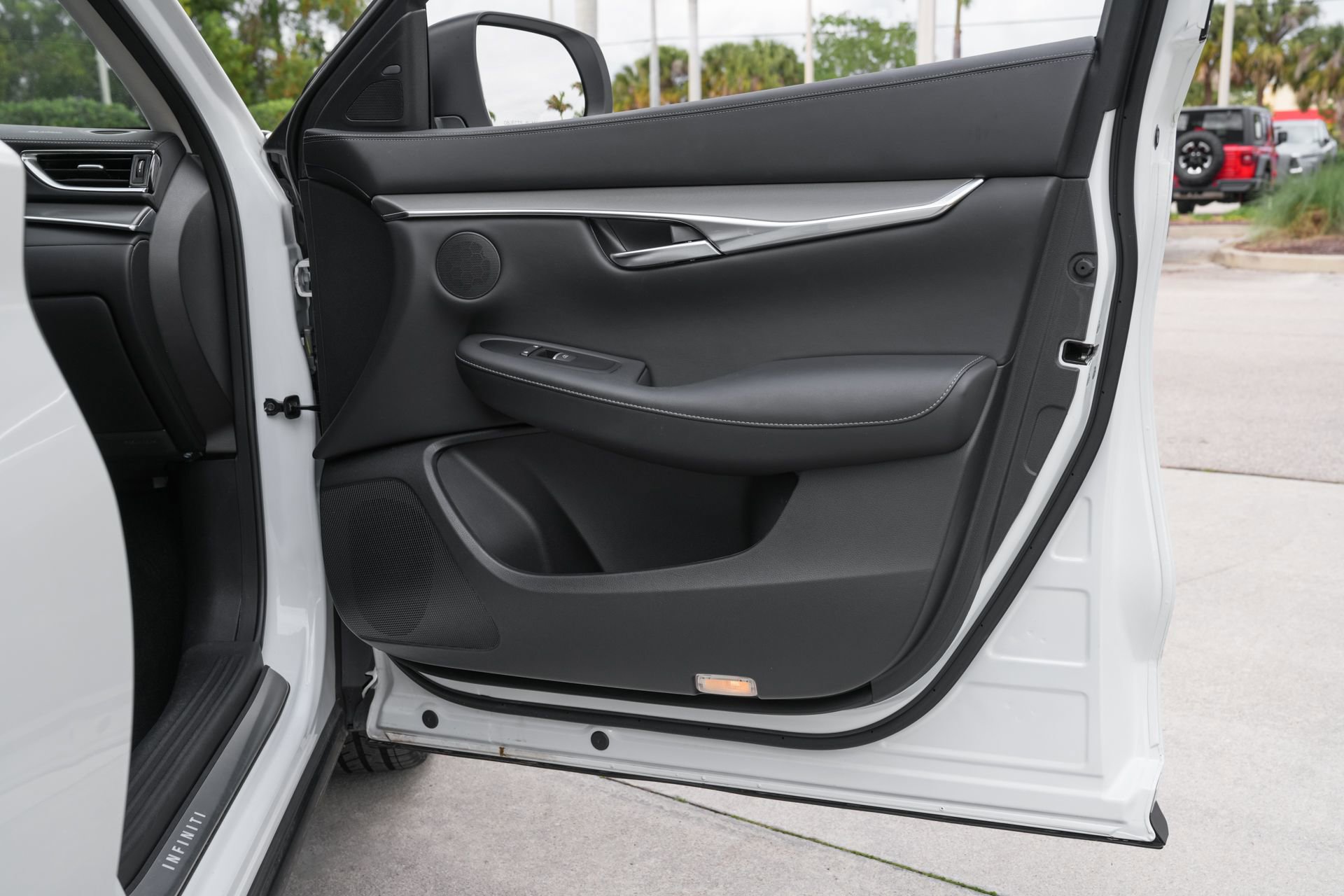 Certified 2023 INFINITI QX50 Luxe FWD image 37