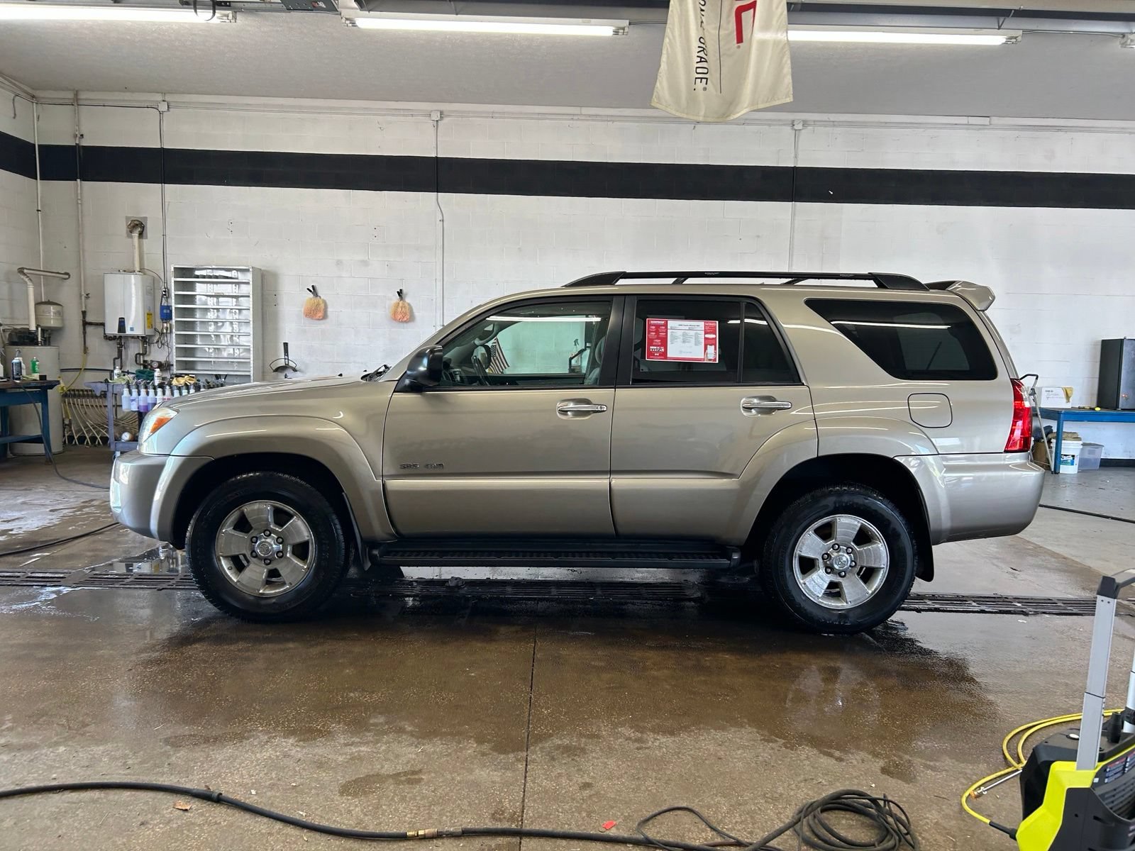 Used 2008 Toyota 4Runner SR5 AWD/4WD image 2
