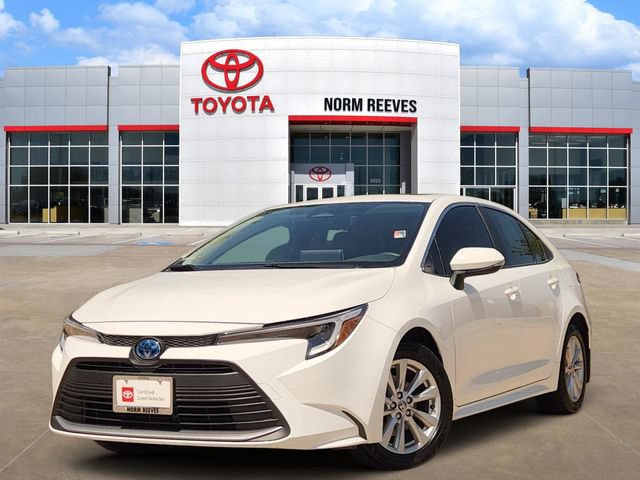 Used 2025 Toyota Corolla XLE FWD image 1