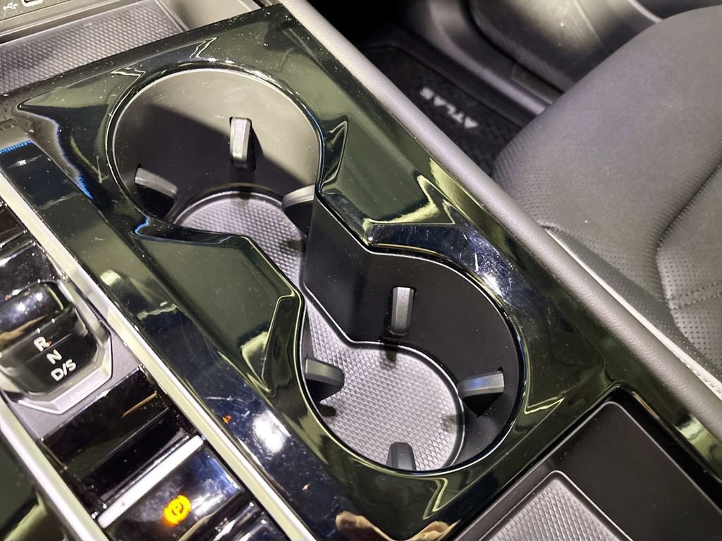 Certified 2025 Volkswagen Atlas Peak Edition SE AWD/4WD image 15