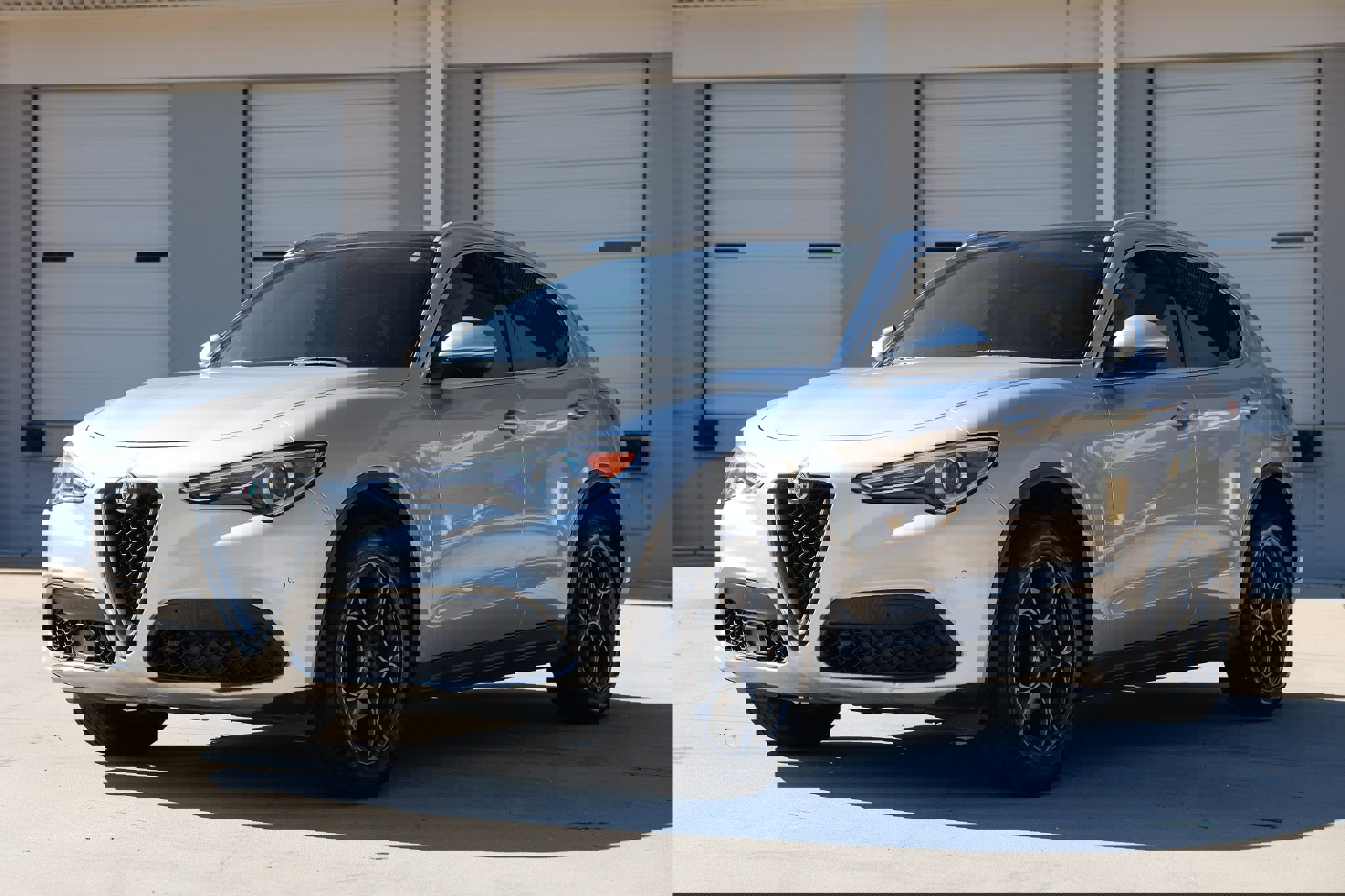 Used 2018 Alfa Romeo Stelvio AWD image 4