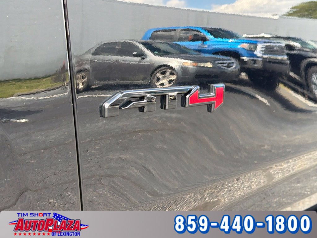 Used 2024 GMC Yukon XL AT4 w/ AT4 Premium Plus Package AWD/4WD image 16