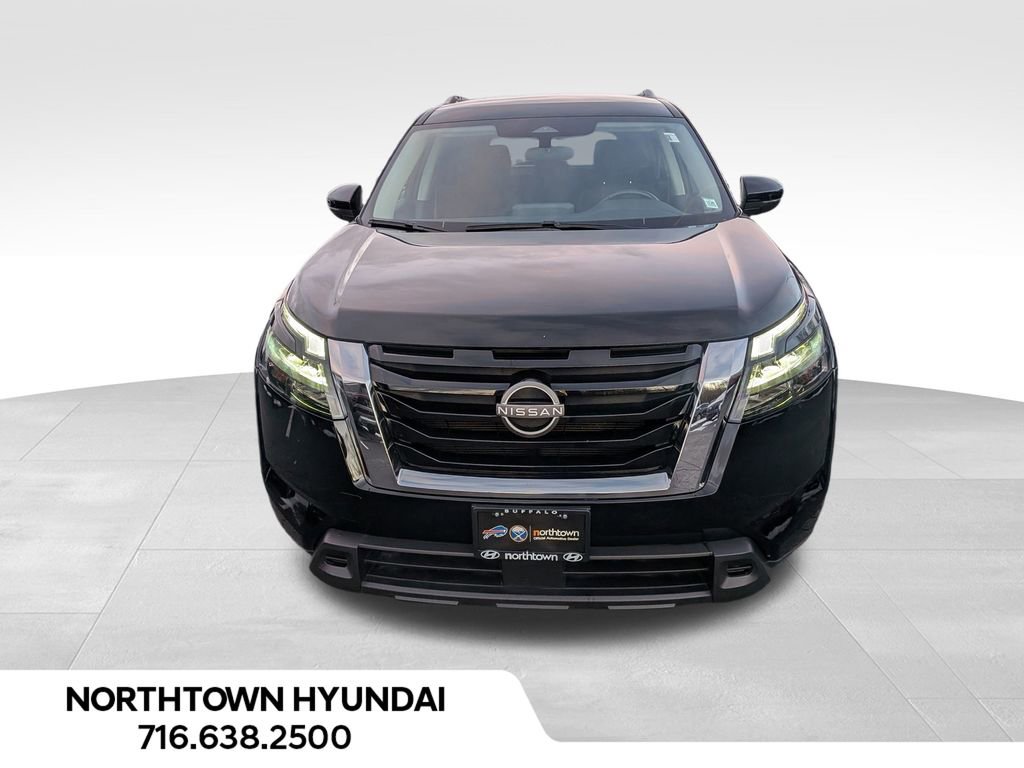 Used 2025 Nissan Pathfinder SV image 11