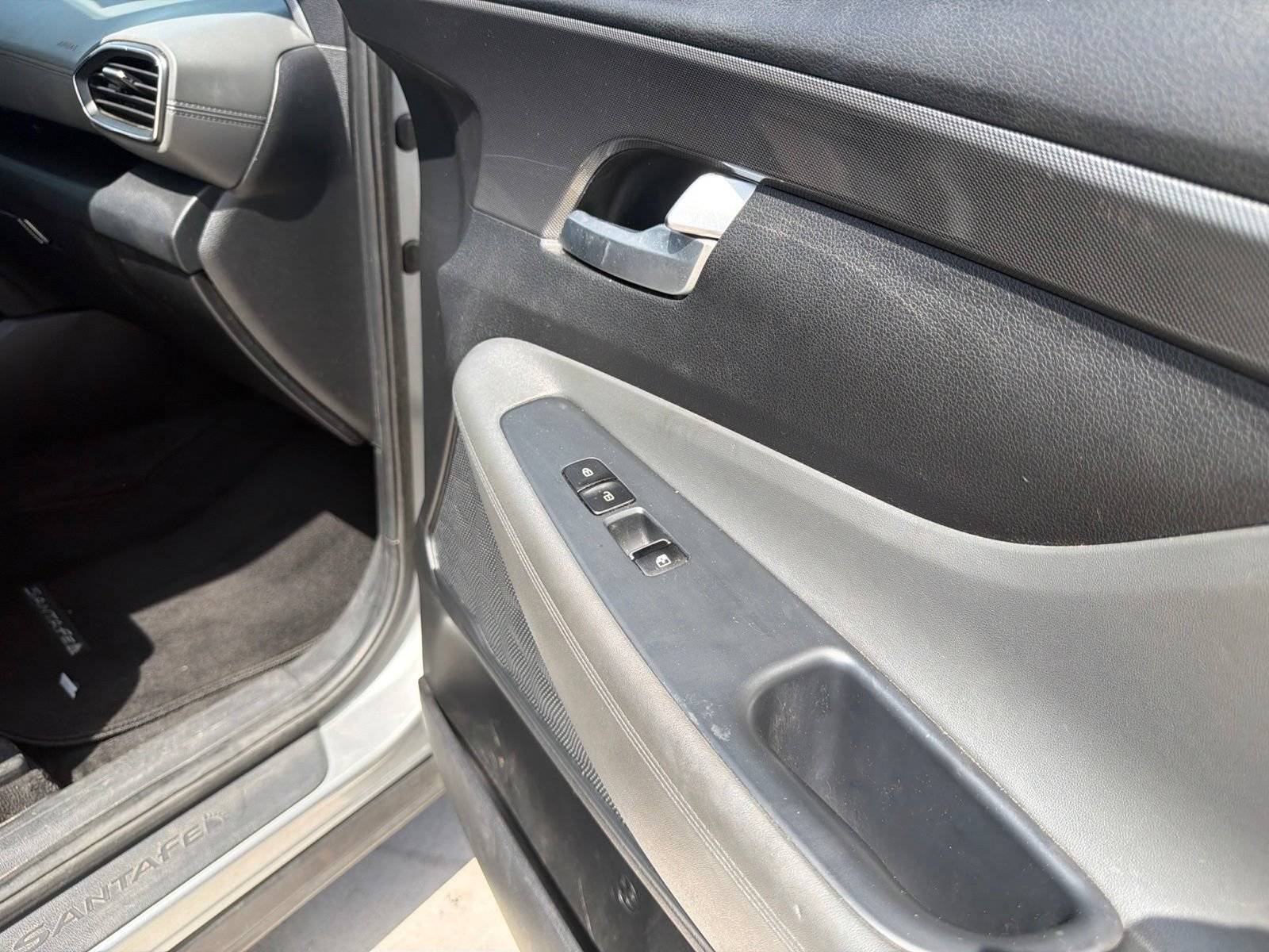 Used 2022 Hyundai Santa Fe SEL w/ Cargo Package FWD image 9