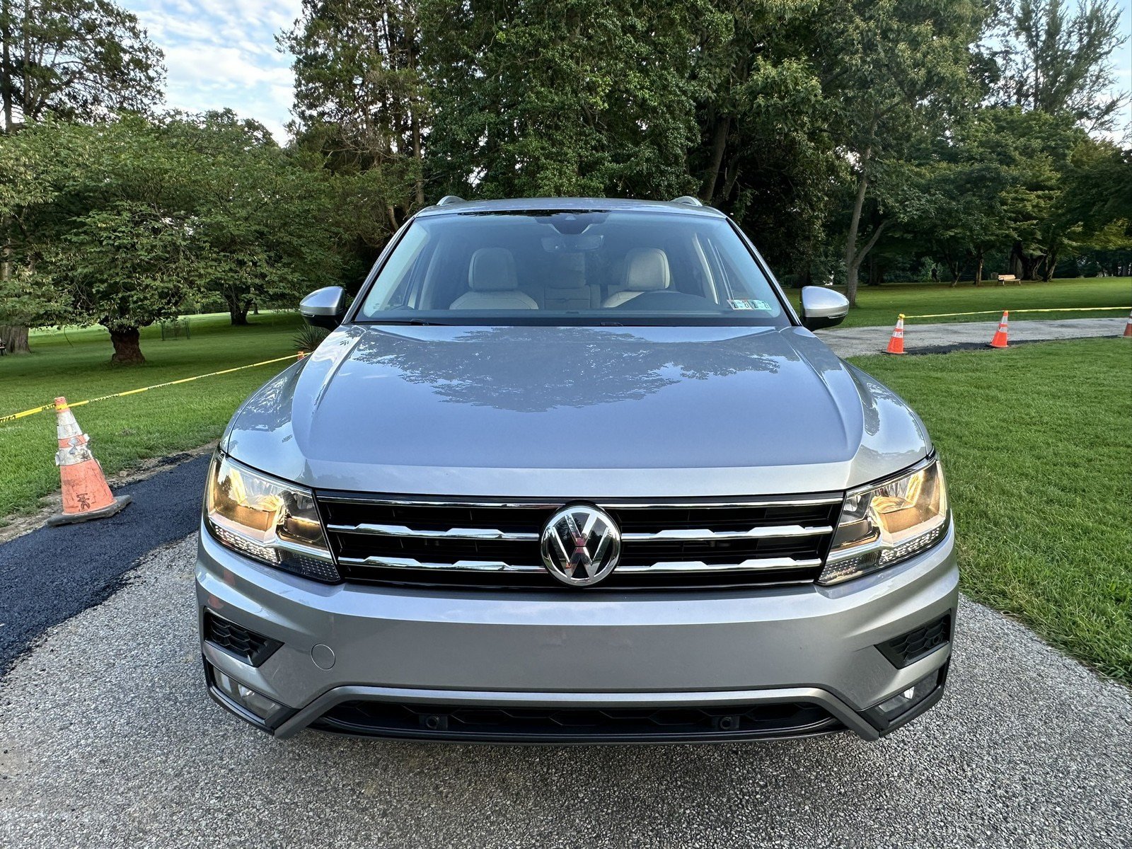 Used 2020 Volkswagen Tiguan SEL AWD/4WD image 3