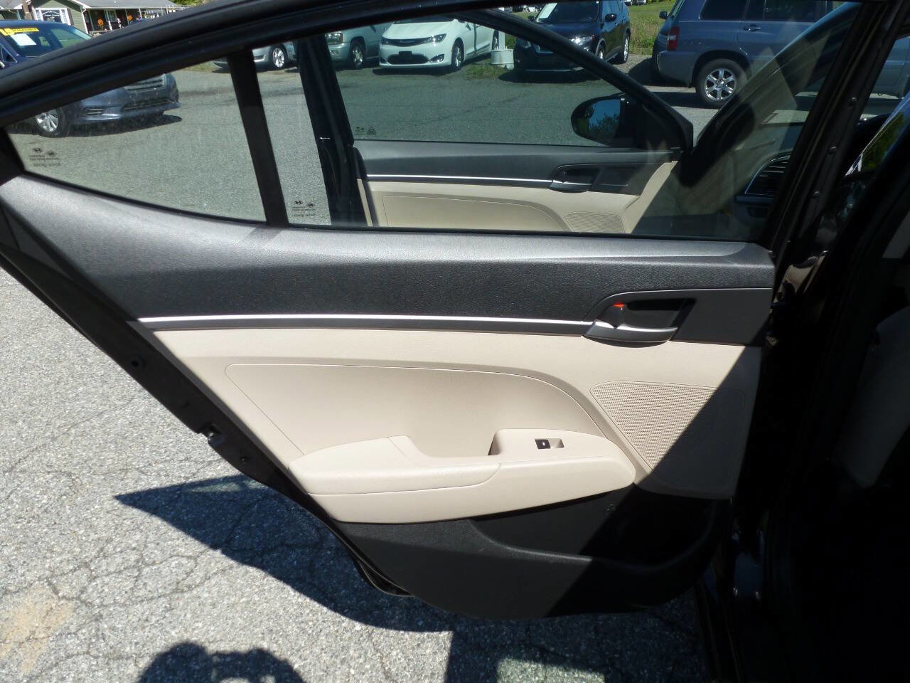 Used 2018 Hyundai Elantra SE FWD image 23