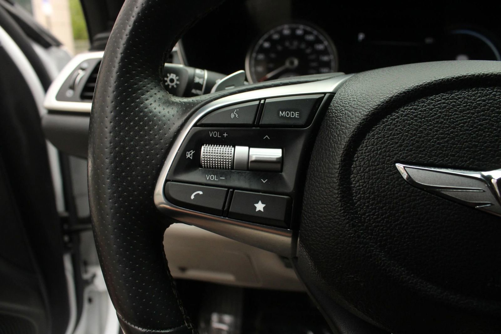 Used 2023 Genesis G70 2.0T AWD/4WD image 31