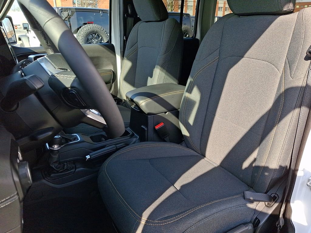 Used 2025 Jeep Wrangler Unlimited Sahara image 16