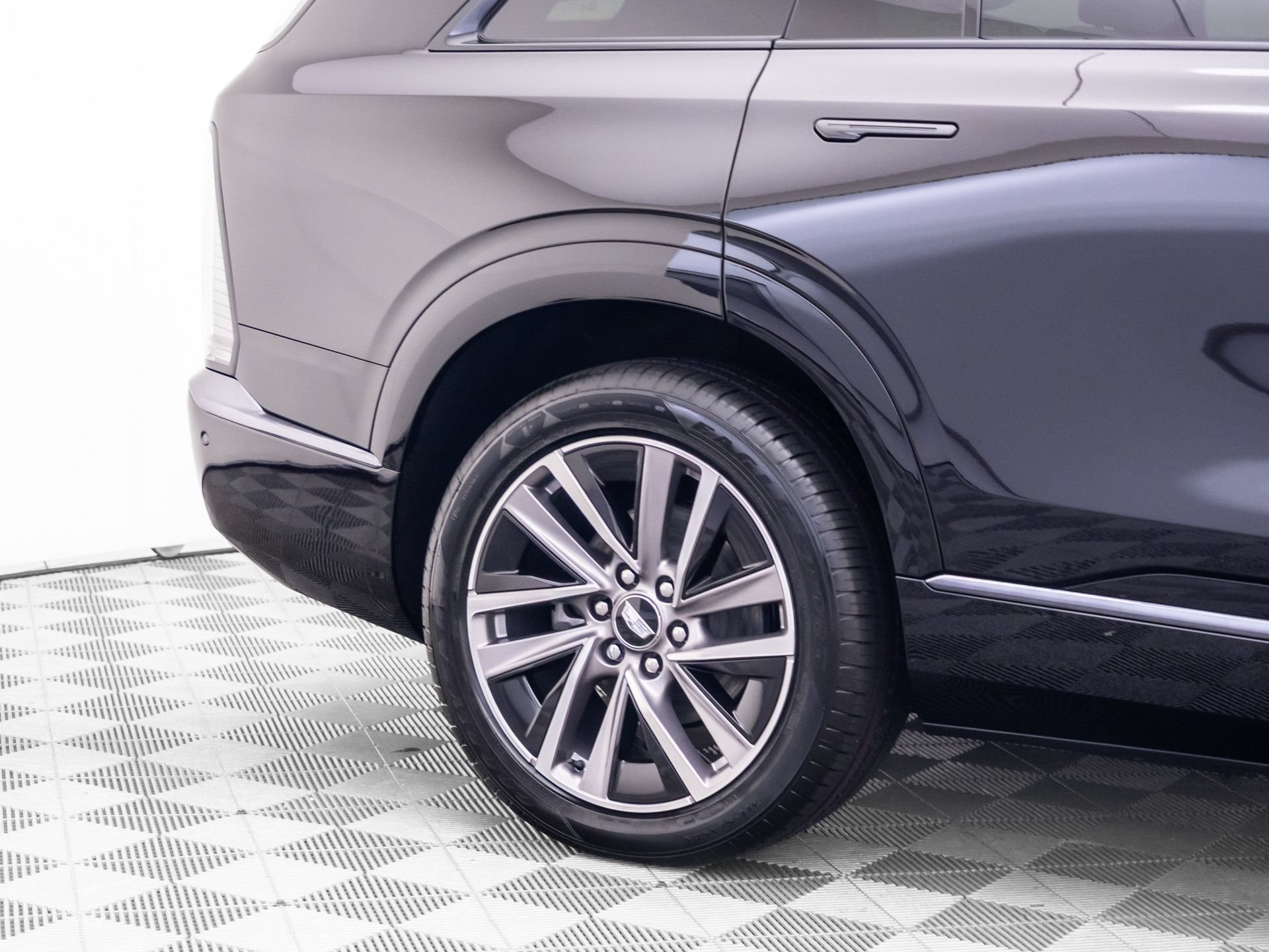 New 2027 Cadillac Vistiq Sport w/ LPO, Floor Liner Package AWD/4WD image 31