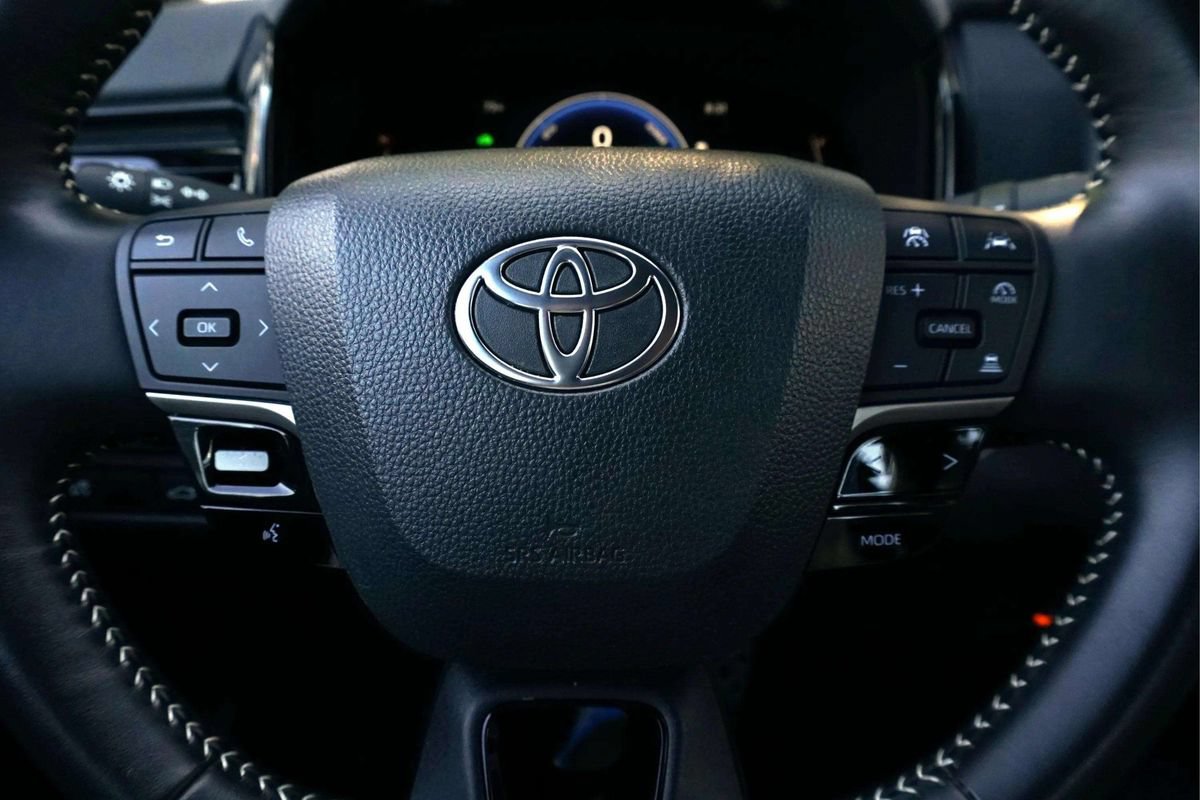 Used 2025 Toyota Camry SE FWD image 29
