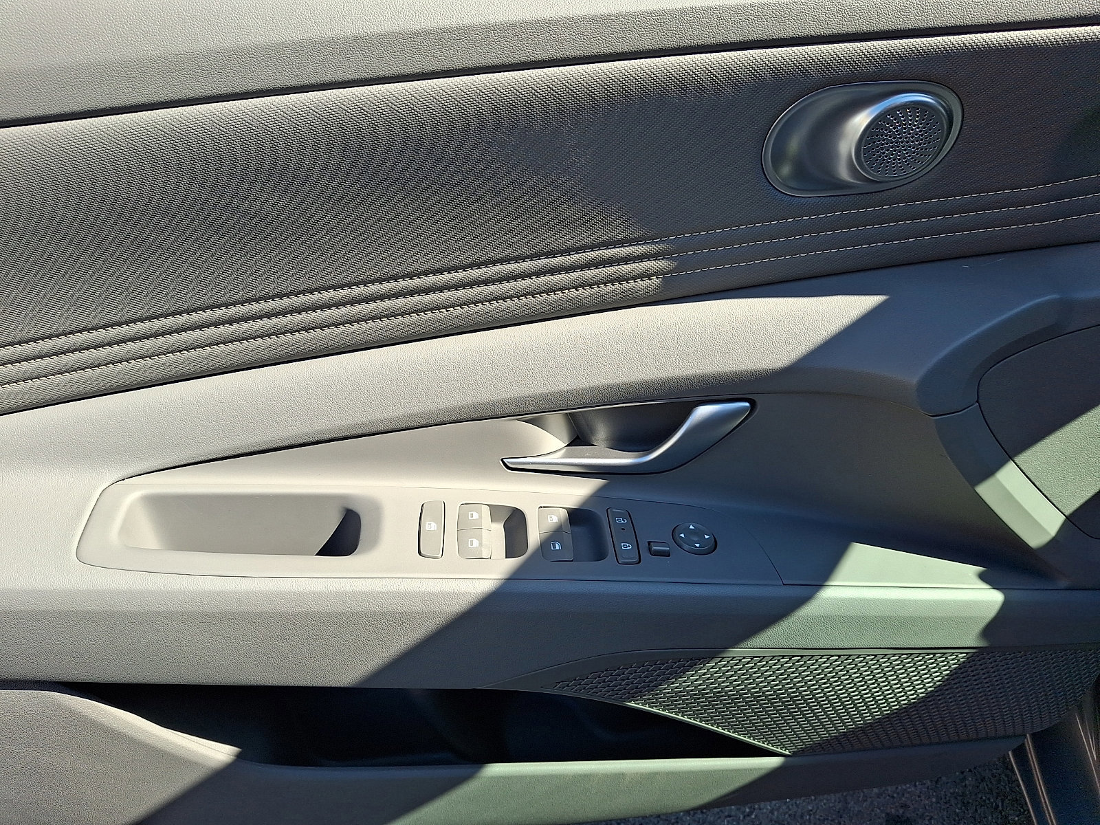 Certified 2025 Hyundai Elantra Sport FWD image 12