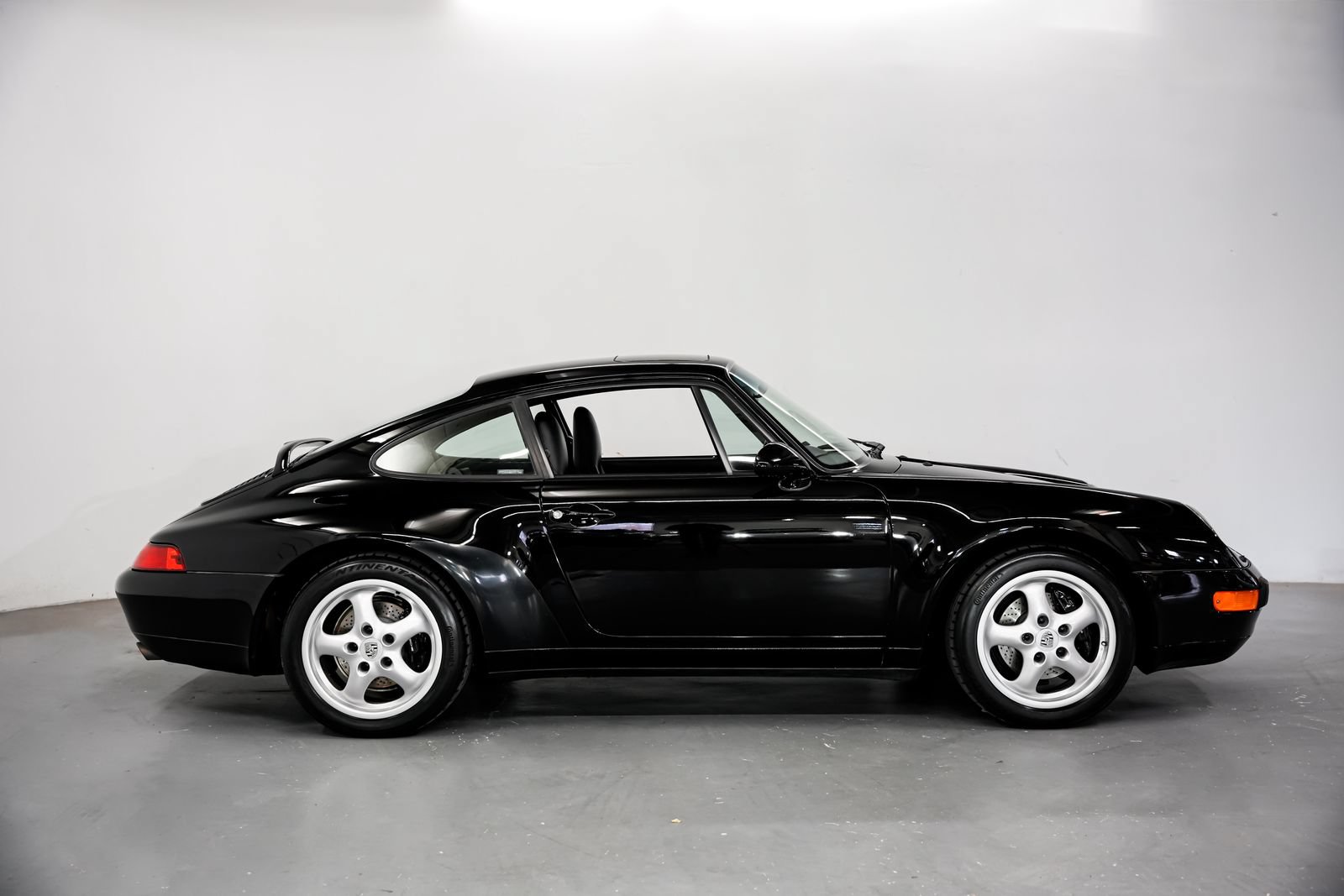 Used 1995 Porsche 911 Carrera RWD image 2