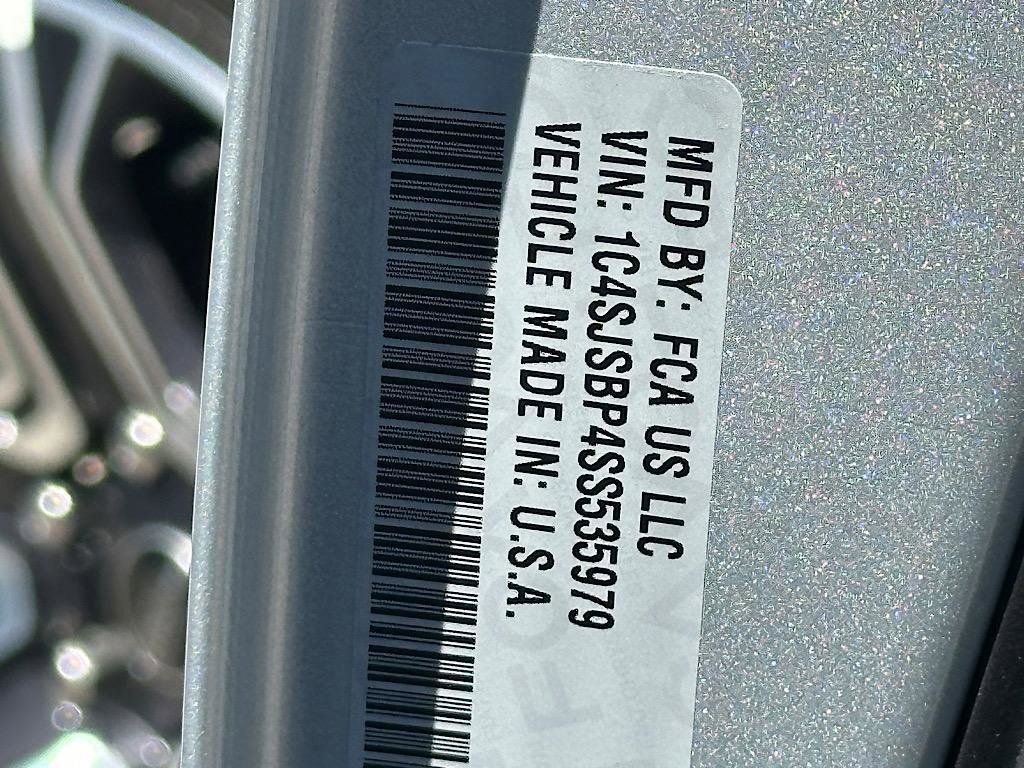 Used 2025 Jeep Wagoneer L Series II w/ 8-pass Seating Package image 28