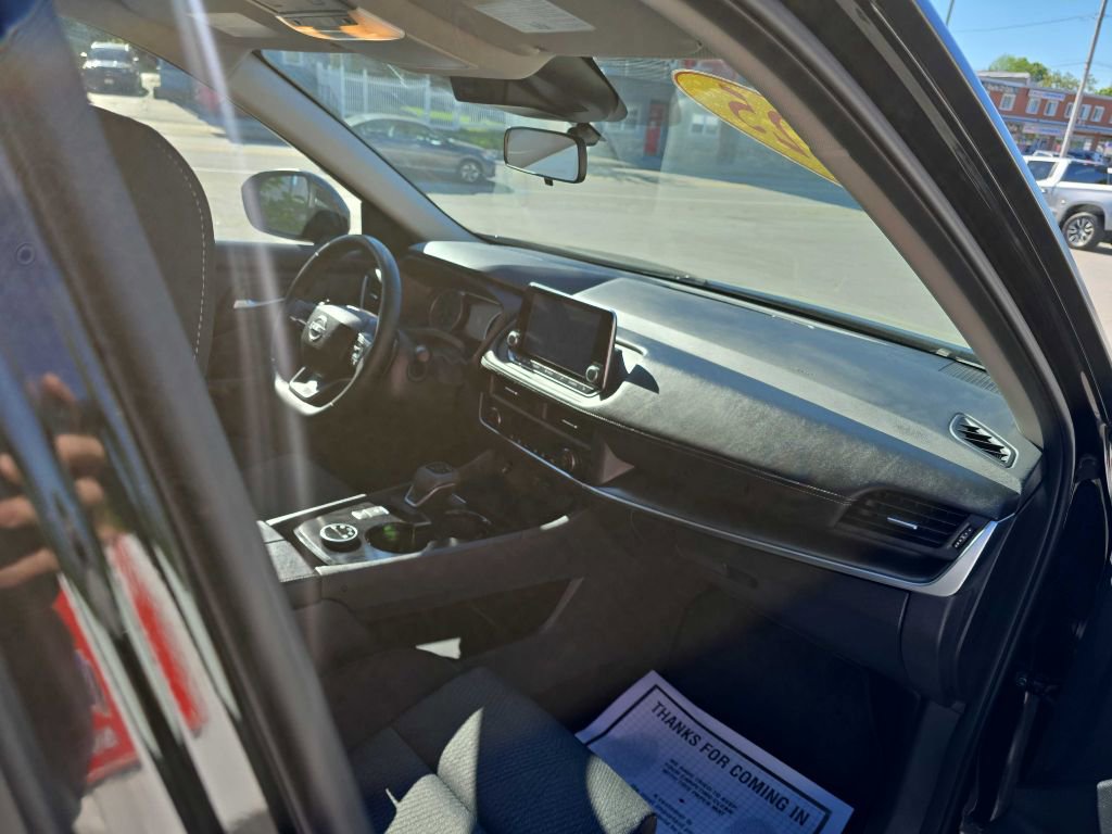 Used 2025 Nissan Rogue SV AWD/4WD image 14