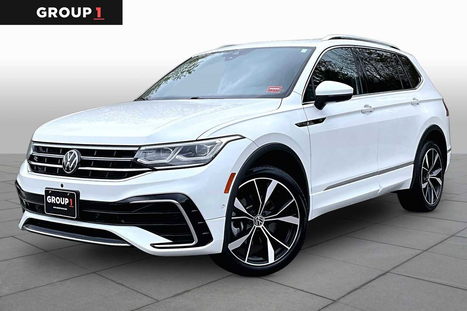 Used 2024 Volkswagen Tiguan SEL R-Line AWD/4WD image 1