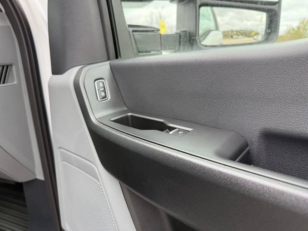 New 2026 Ford F350 XL w/ XL Chrome Package image 19