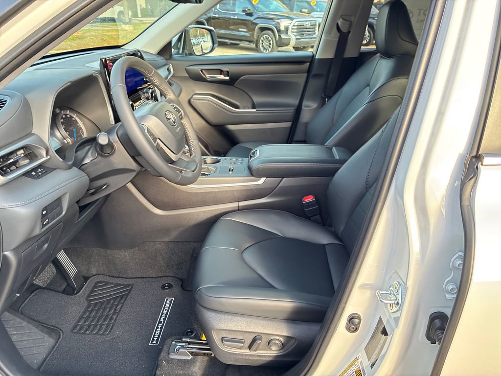 New 2026 Toyota Highlander XLE image 15