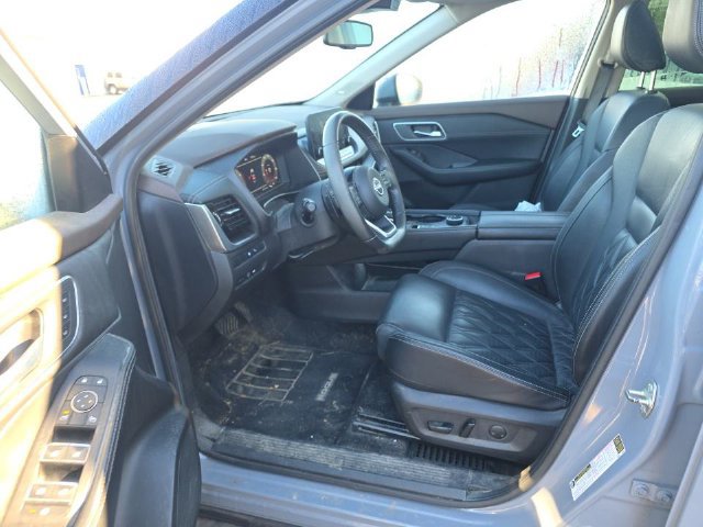 Certified 2023 Nissan Rogue Platinum w/ Platinum Premium Package AWD/4WD image 2