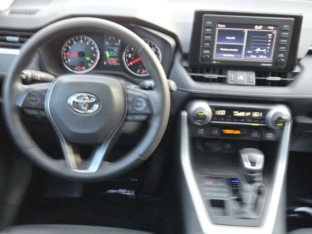 Used 2021 Toyota RAV4 XLE Premium AWD/4WD image 27