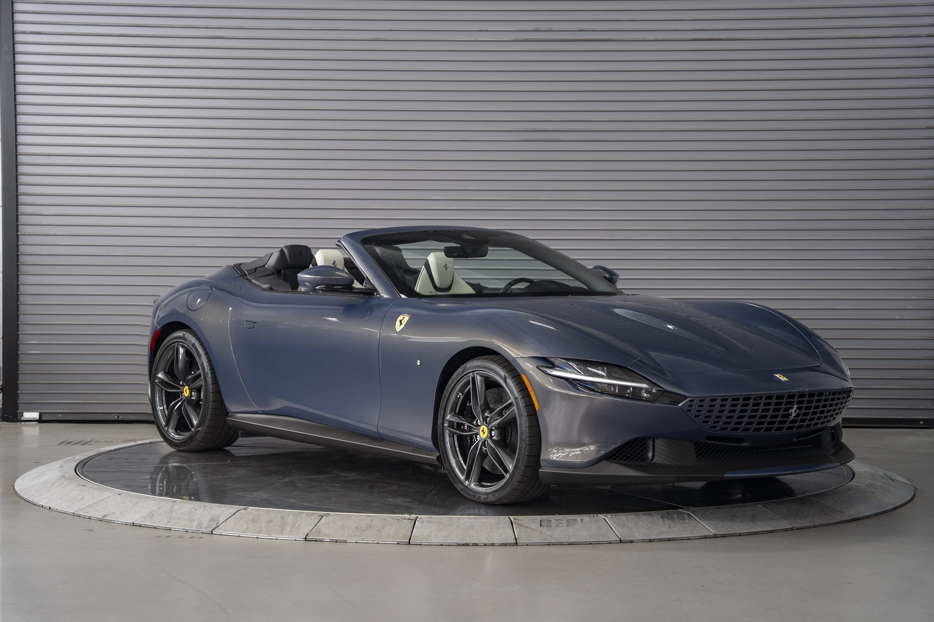 Used 2025 Ferrari Roma Spider RWD image 7