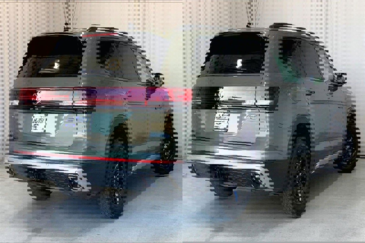 Used 2024 Volkswagen Atlas Peak Edition SE image 13