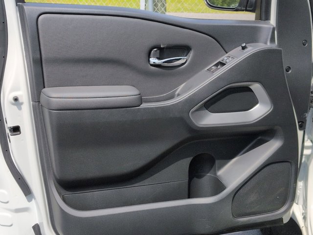 Certified 2024 Nissan Frontier SV w/ Technology Package RWD image 12