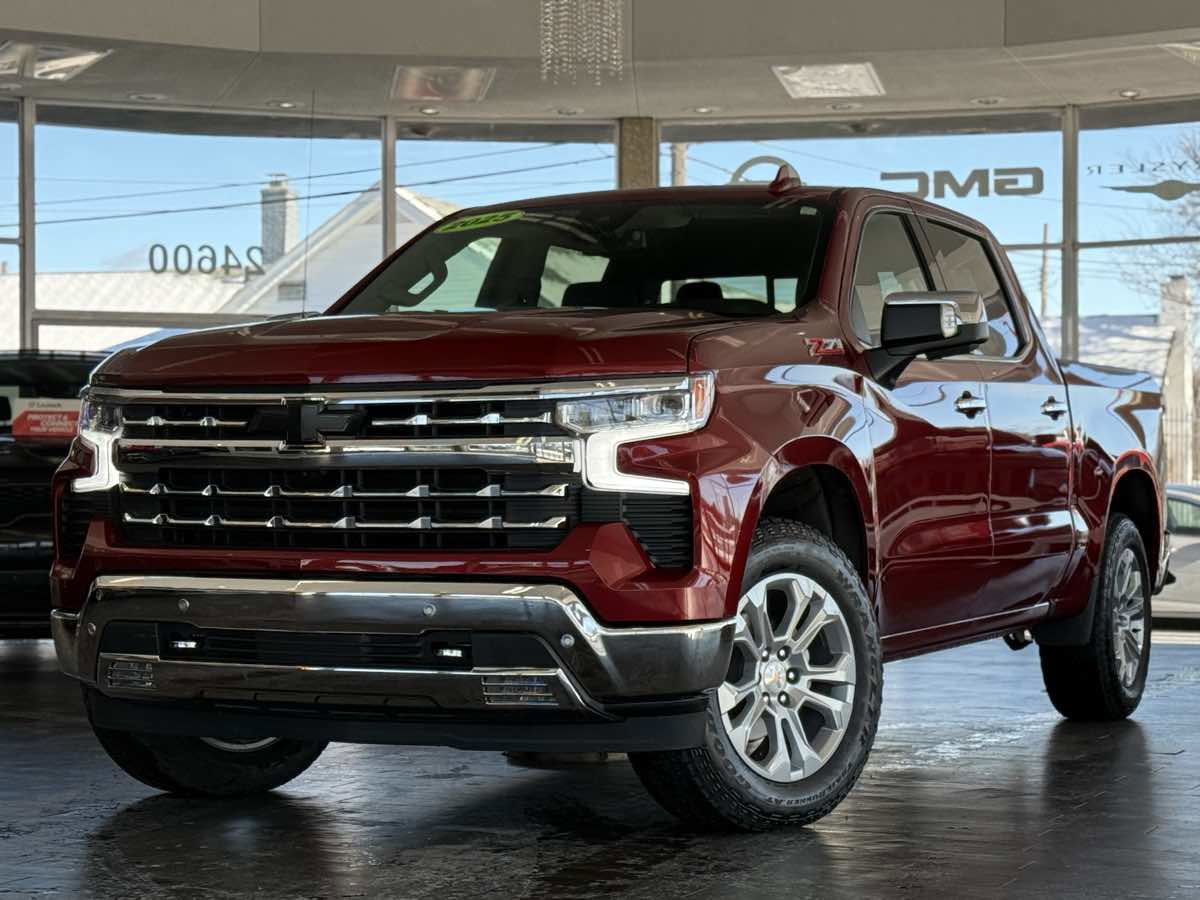 Used 2025 Chevrolet Silverado 1500 LTZ image 4