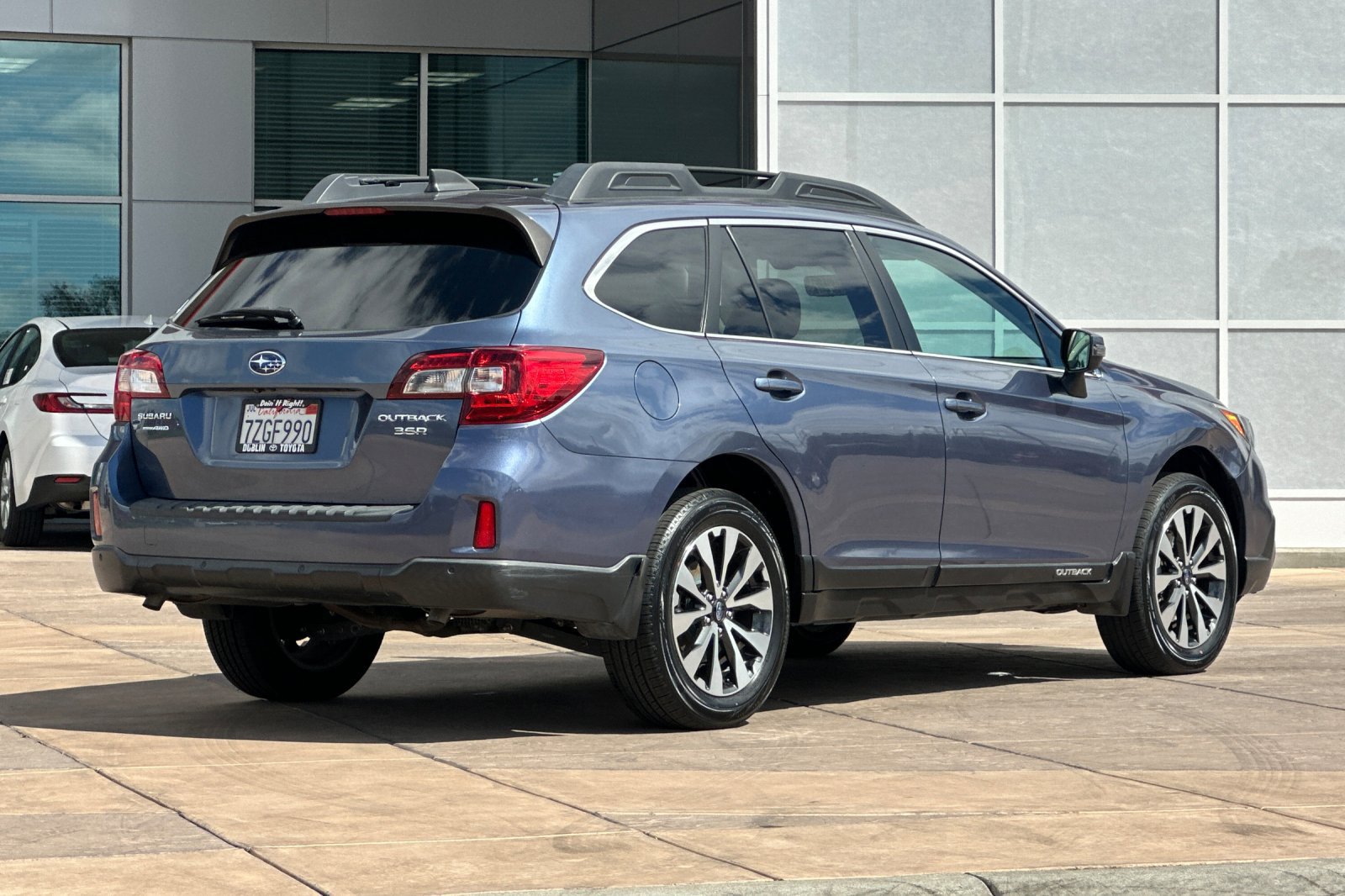 Used 2017 Subaru Outback 3.6R Limited AWD/4WD image 4