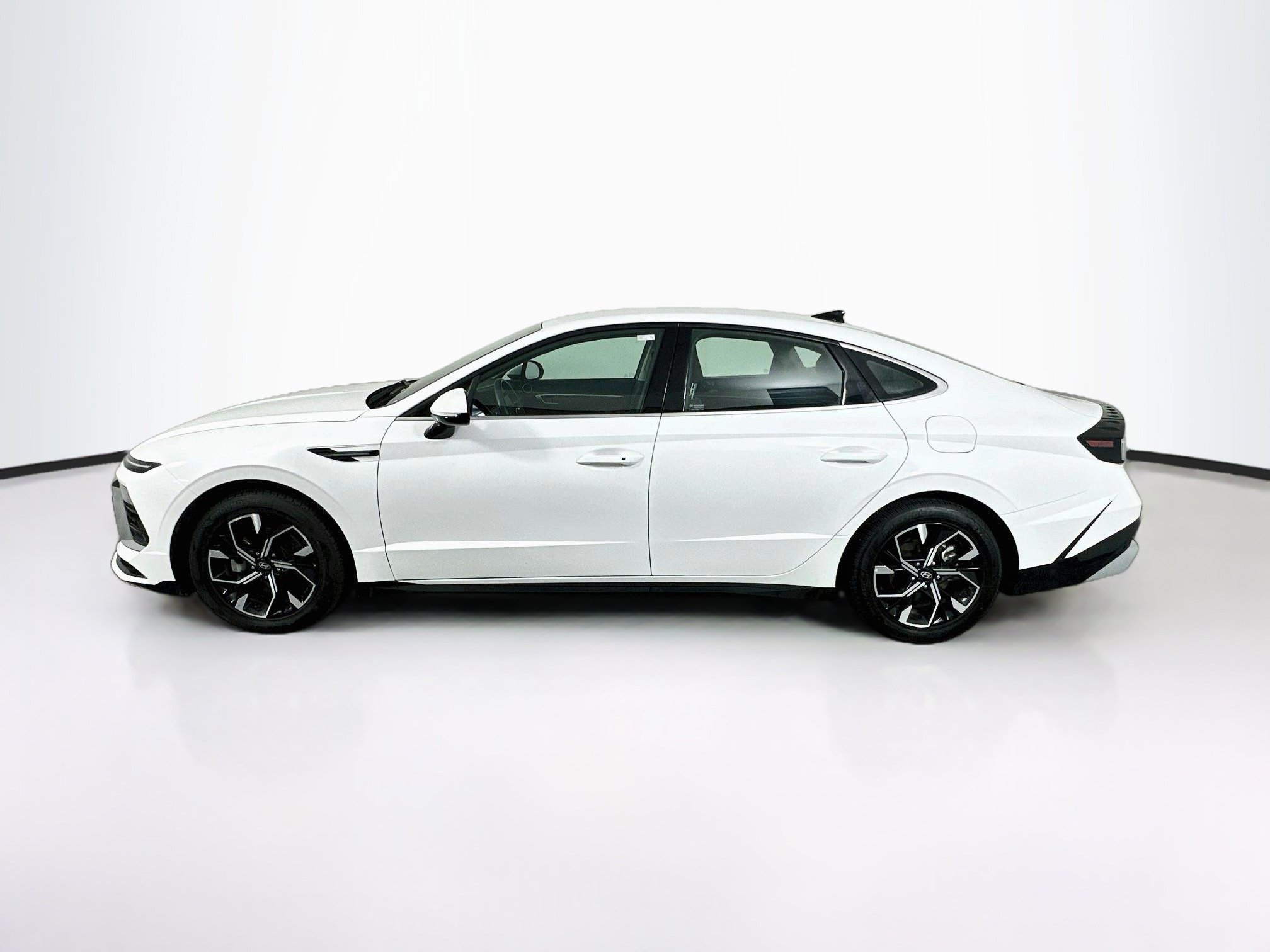 Used 2025 Hyundai Sonata SEL FWD image 4