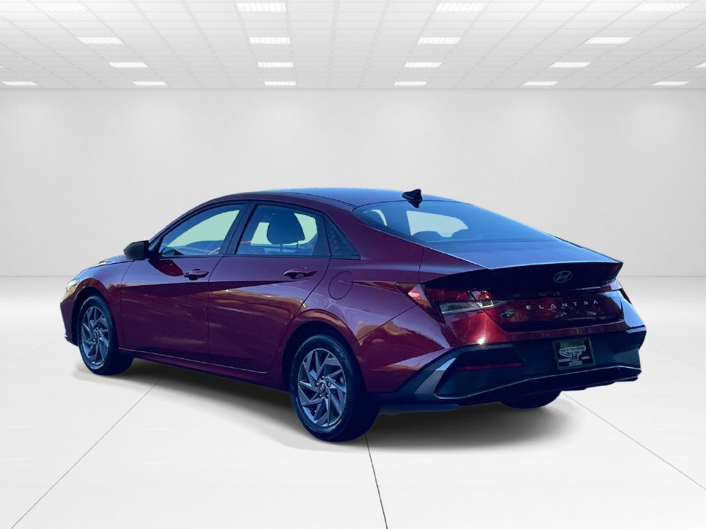 Certified 2024 Hyundai Elantra SEL FWD image 4