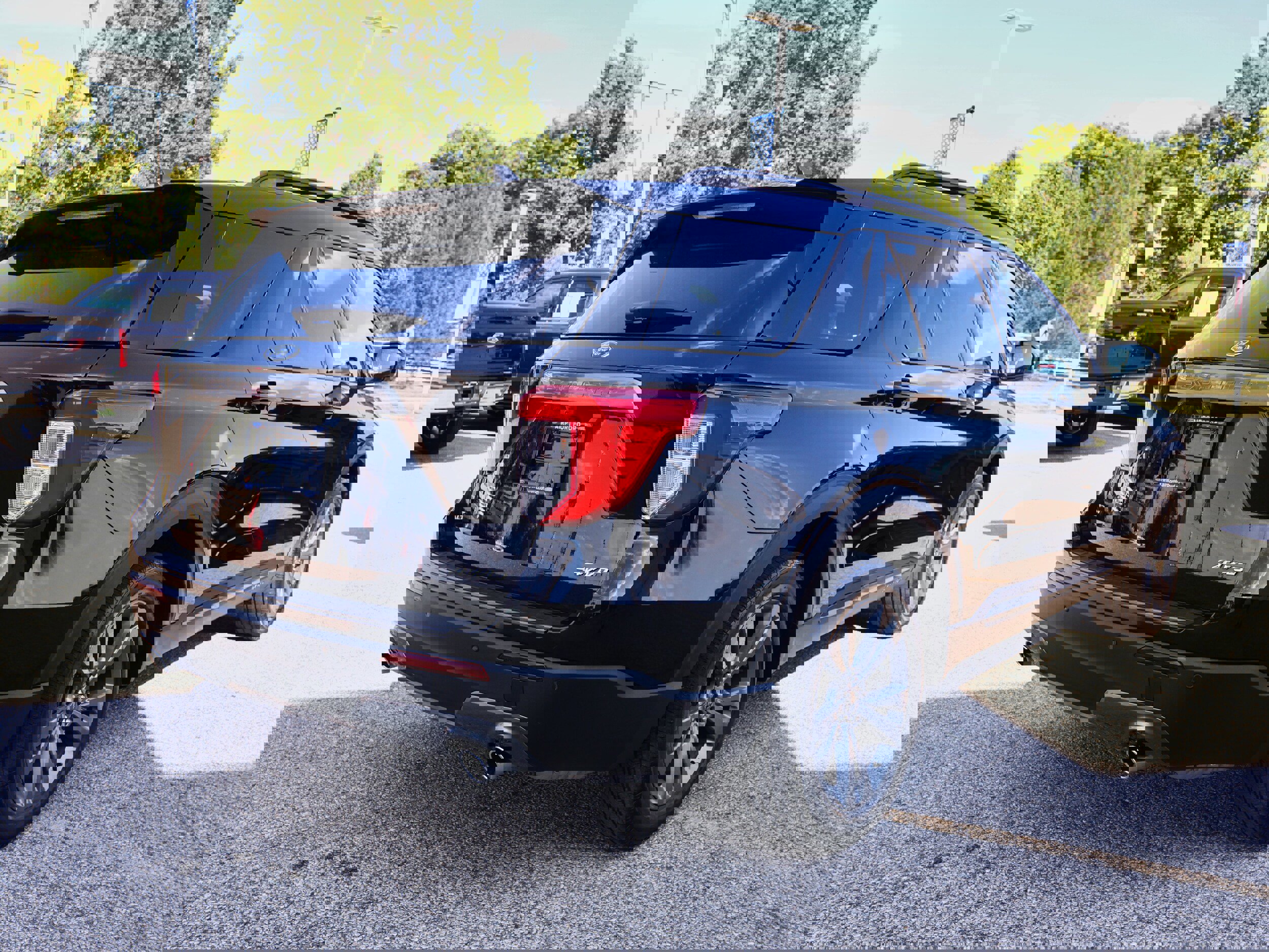 Used 2023 Ford Explorer XLT w/ Equipment Group 202A image 5