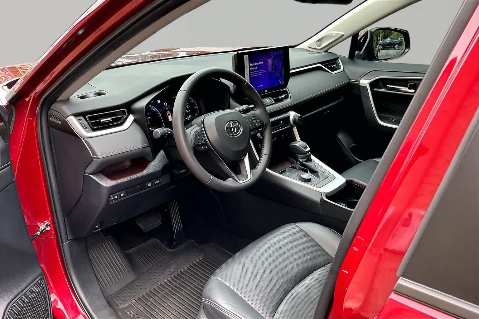 Used 2023 Toyota RAV4 Limited AWD/4WD image 18