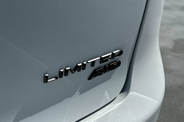 New 2025 Chrysler Pacifica Limited AWD/4WD image 23