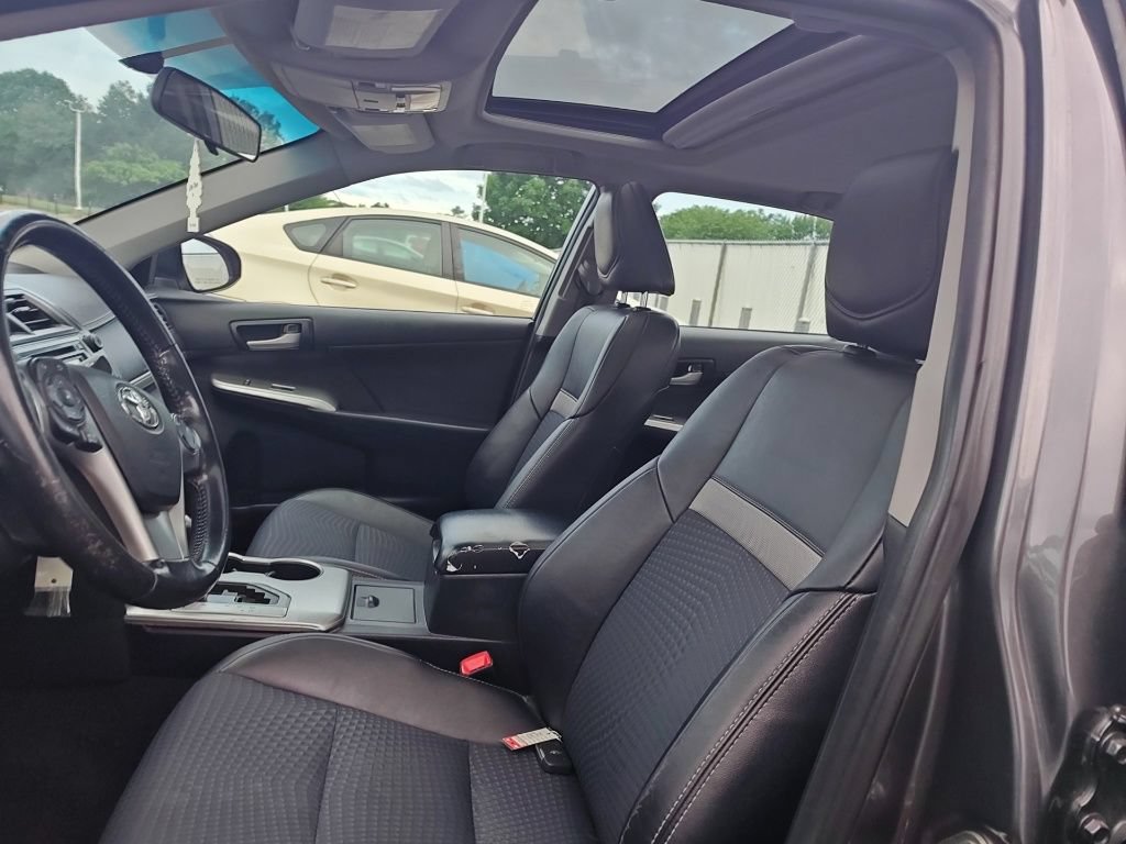 Used 2014 Toyota Camry SE w/ Moonroof Package FWD image 8