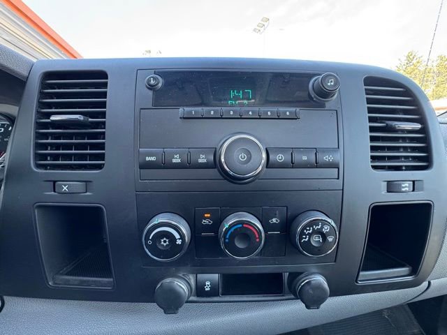 Used 2014 Chevrolet Silverado 3500 W/T w/ Snow Plow Prep Package image 14