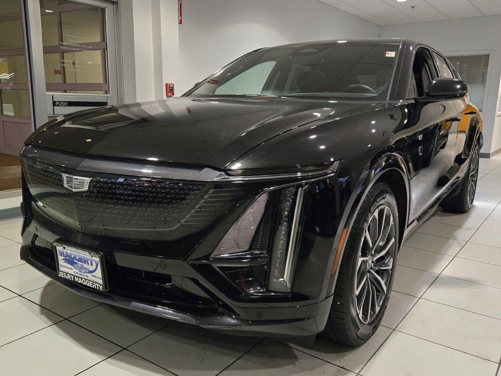 Used 2024 Cadillac Lyriq Sport AWD/4WD image 3