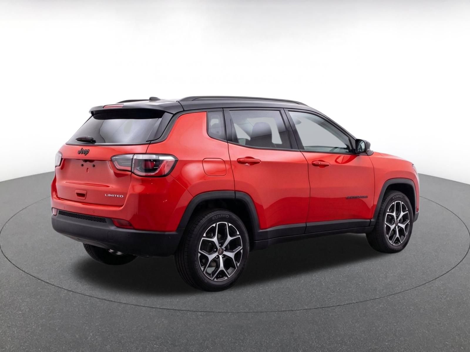 Used 2025 Jeep Compass Limited AWD/4WD image 8