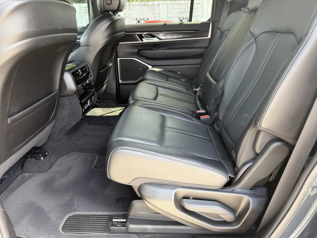 Used 2024 Jeep Wagoneer L 2WD w/ Premium Group I image 18